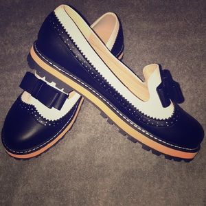 New in box Pixie Cove black and white loafers